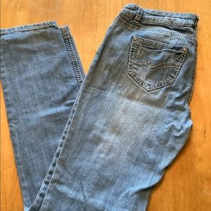 Almost Famous Jeans Size 9 Distressed Light Washed Pretty Bling Details